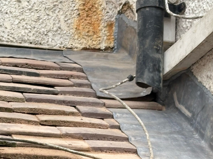 Loose or Detached Flashing